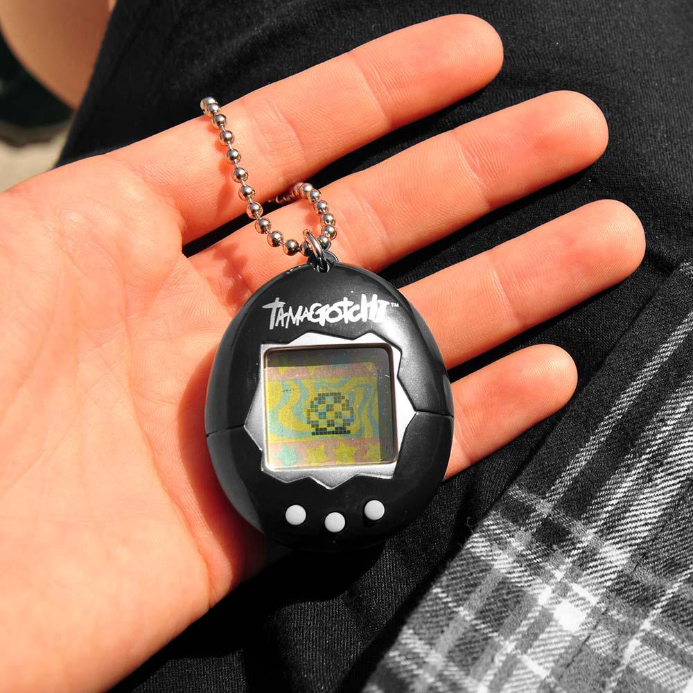 Bandai - Battery Operated Tamagotchi Original Virtual Pet