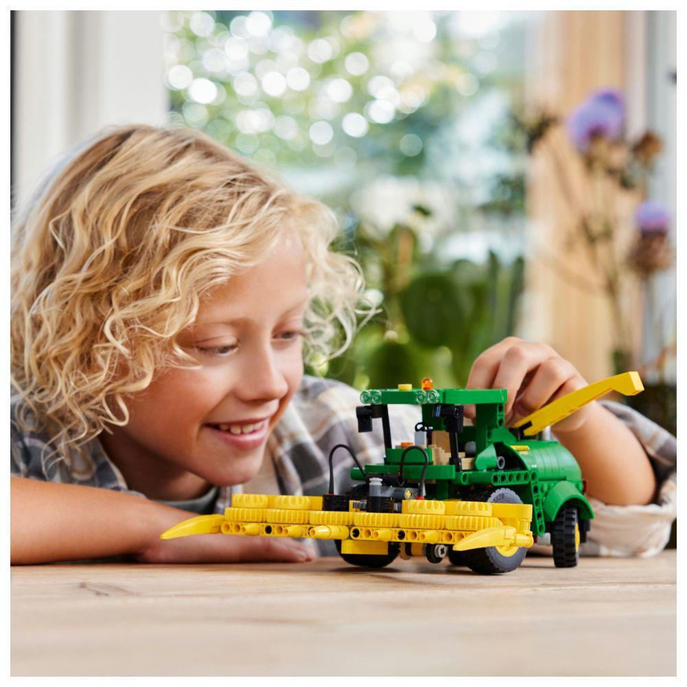 Lego - 42168 John Deere 9700 Forage Harvester Building Playset