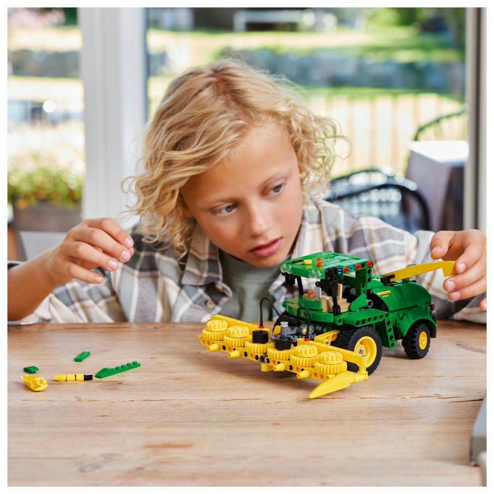 Lego - 42168 John Deere 9700 Forage Harvester Building Playset