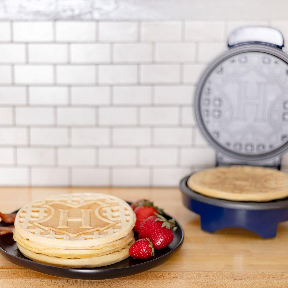 Uncanny Brands - Harry Potter Toaster & Hogwarts Waffle Maker