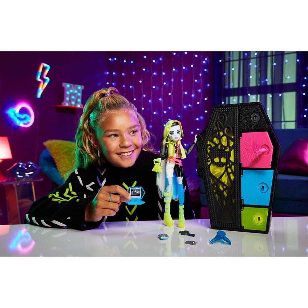 Monster High - Neon Frights Series Doll And Fashion Set - Frankie